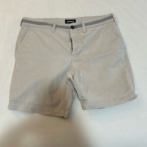 Express khaki shorts
Size:31